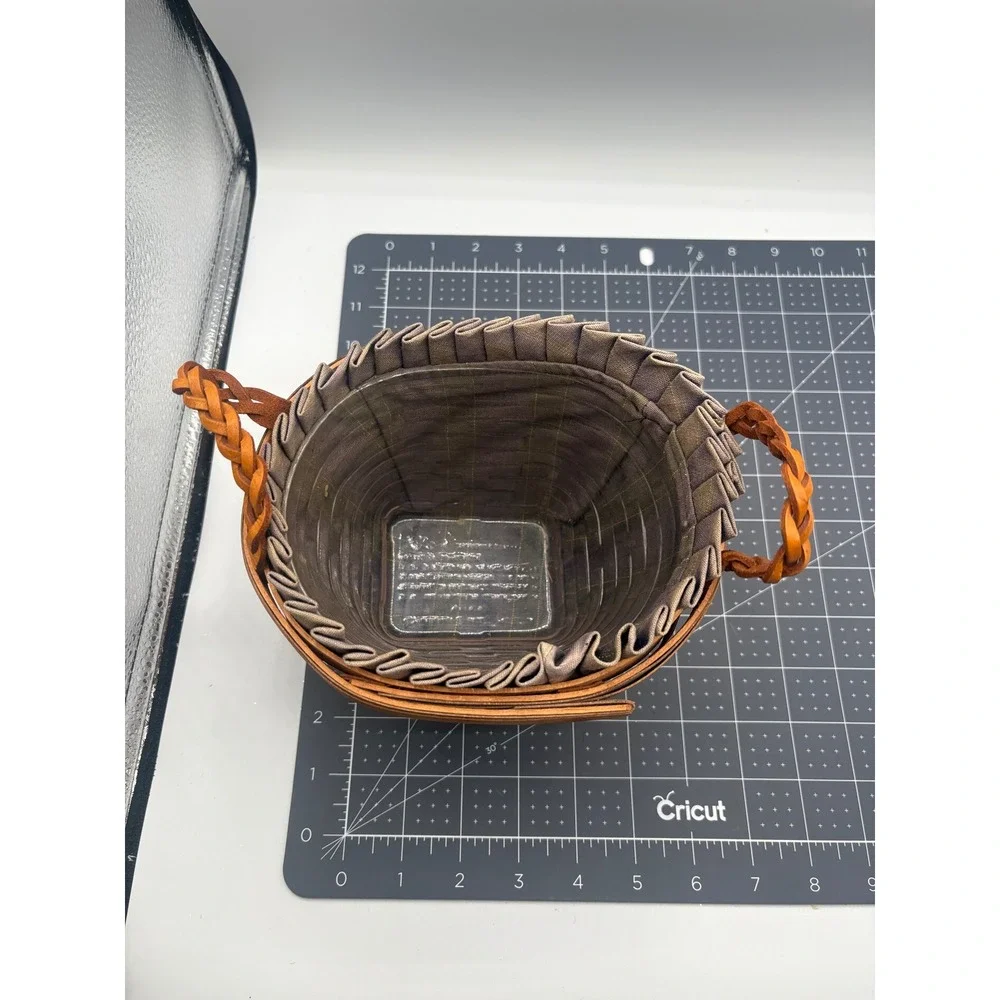 Longaberger 1999 Collectors Club Basket with Liner and Protector Brown Wood